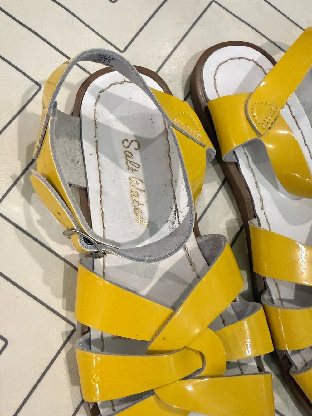 Salt Water Sandals by Hoy size bright